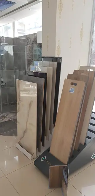 Mağazamızda parke ve seramik numuneleri, Mersin