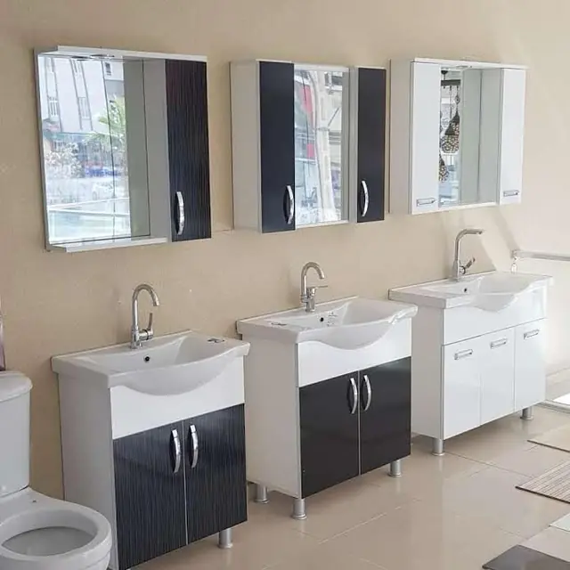 Mağazamızda banyo dolabı sergisi, Mersin