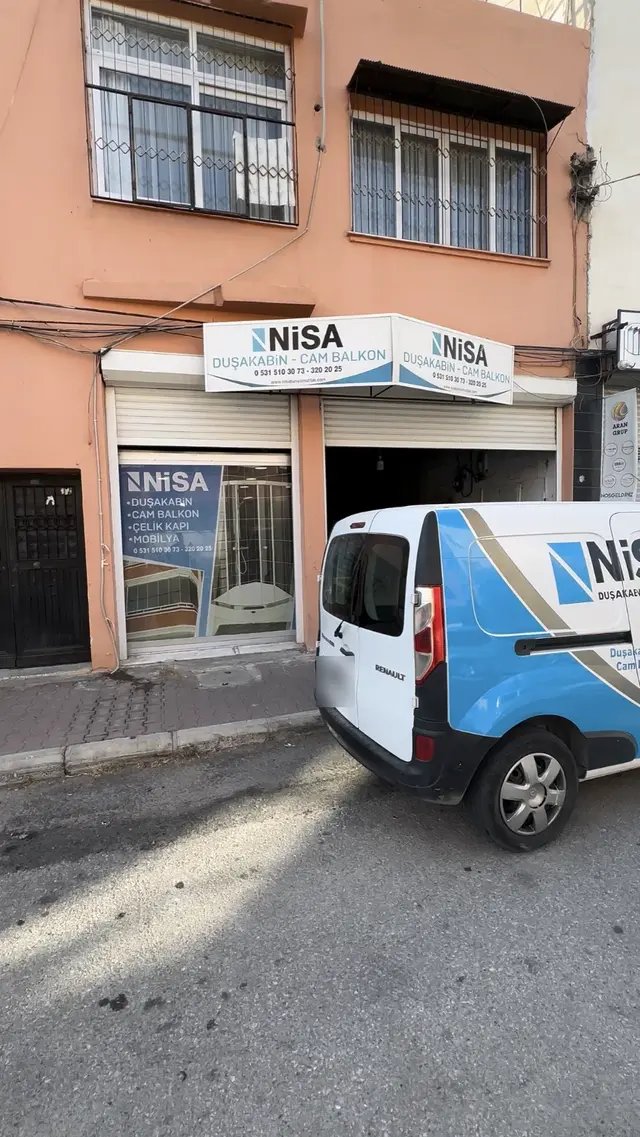 Nisa Duşakabin Cam Balkon dükkanı ve servis aracı, Mersin