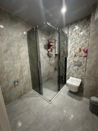 Askılı sistem köşe duşakabin, gri desenli seramikli banyo, Mersin