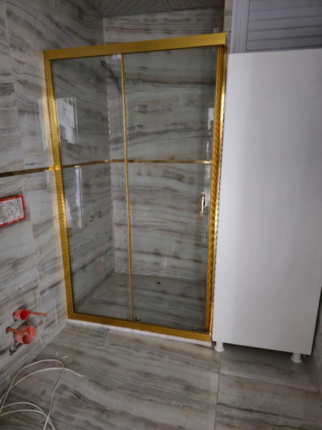 Altın renkli profilli sürgülü duşakabin, Mersin